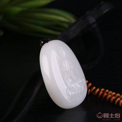 宏鈺玉器 匠心傳承，和田羊脂白玉觀(guān)音吊墜的守護(hù)之美